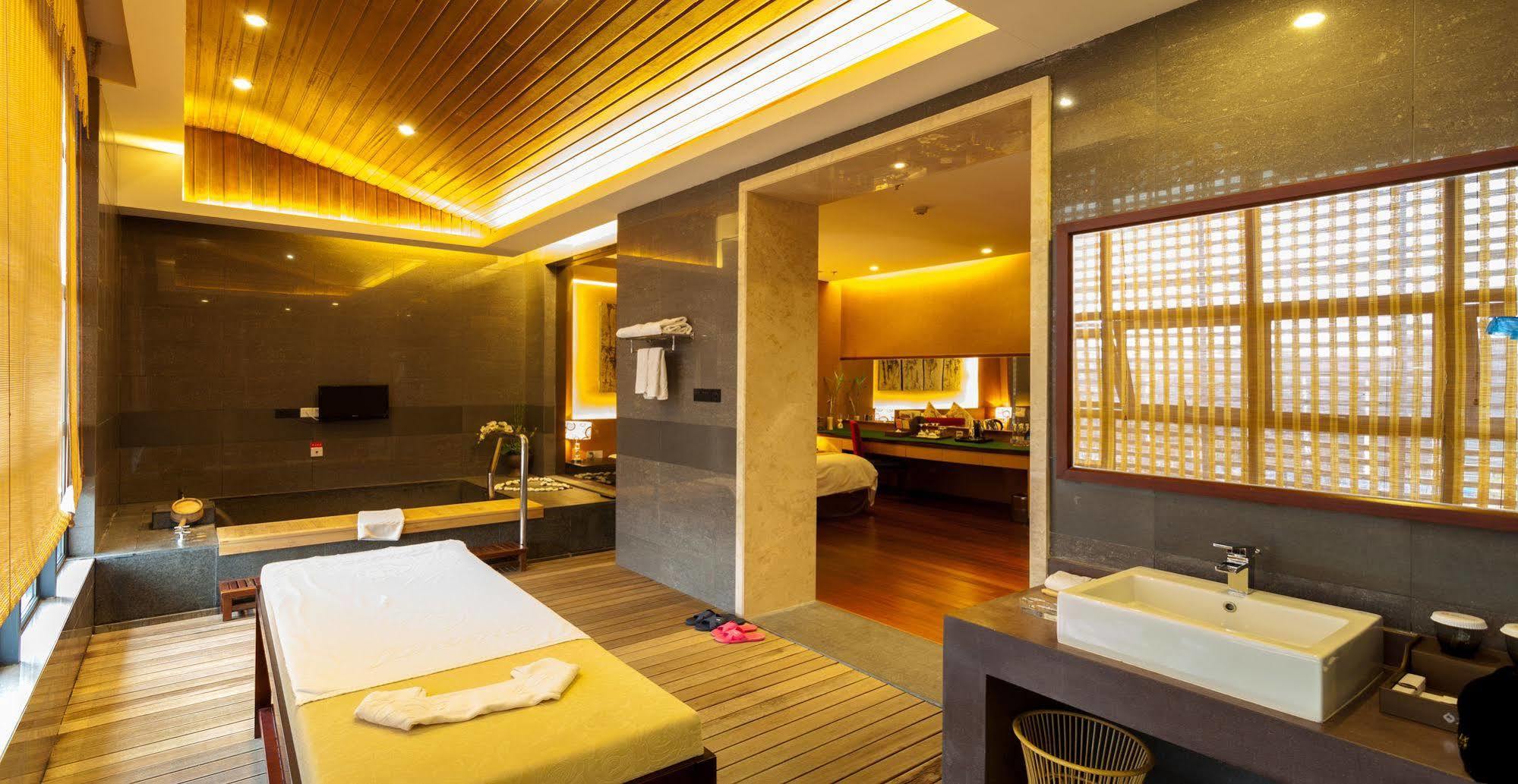 ฟีนิกซ์ ฮอตสปริง รีสอร์ต ซูโจว Hotel Zhangjiagang ภายนอก รูปภาพ